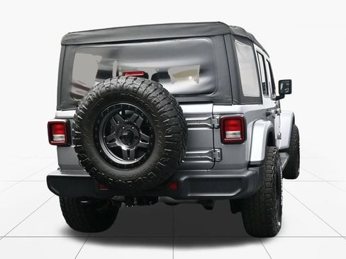Used 2020 Jeep Wrangler Unlimited Sahara AWD/4WD image 4