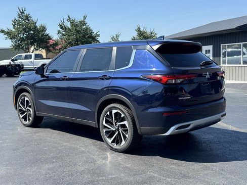 Used 2022 Mitsubishi Outlander SE AWD/4WD image 3