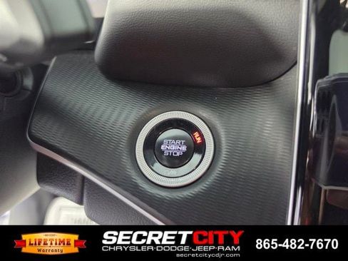 Used 2024 Jeep Grand Cherokee Altitude AWD/4WD image 21