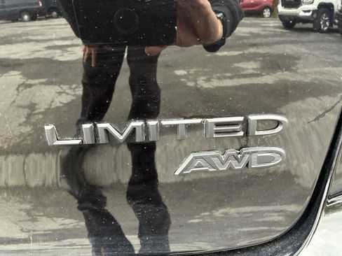 Used 2024 Chrysler Pacifica Limited w/ S Appearance Package AWD/4WD image 31