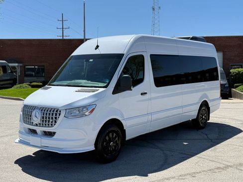 Used 2021 Mercedes-Benz Sprinter 2500 w/ Driver Convenience Package image 3