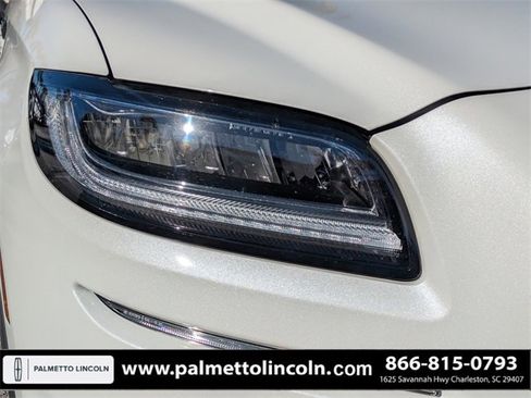 Used 2022 Lincoln Nautilus Reserve image 9