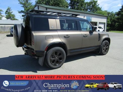 Used 2024 Land Rover Defender 110 X-Dynamic SE AWD/4WD image 4