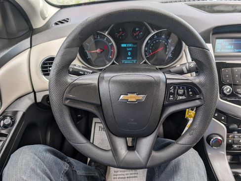 Used 2013 Chevrolet Cruze LS FWD image 16