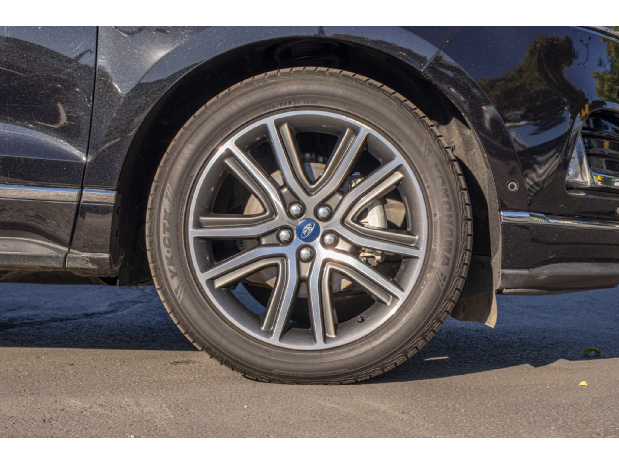 Used 2019 Ford Edge Titanium w/ Equipment Group 301A FWD image 9