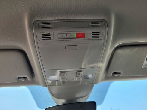 Certified 2025 Volkswagen Taos SE AWD/4WD image 29