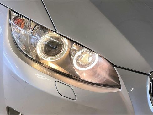 Used 2010 BMW 335i Convertible RWD image 23