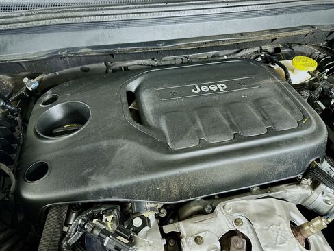 Used 2019 Jeep Cherokee Limited image 34