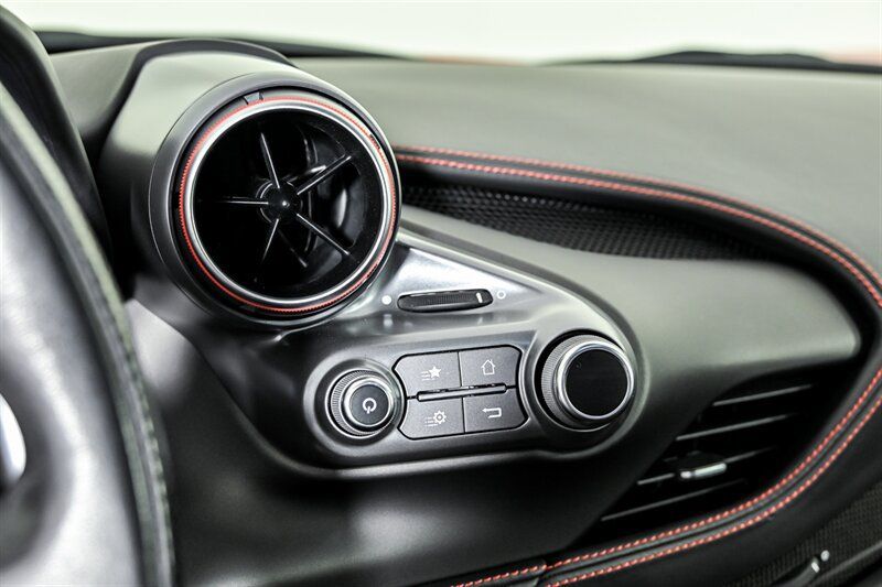 Used 2022 Ferrari F8 Tributo RWD image 33