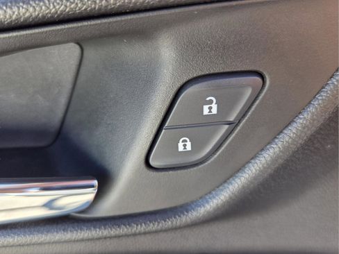 Used 2025 Chevrolet Trax RS w/ Driver Confidence Package FWD image 28