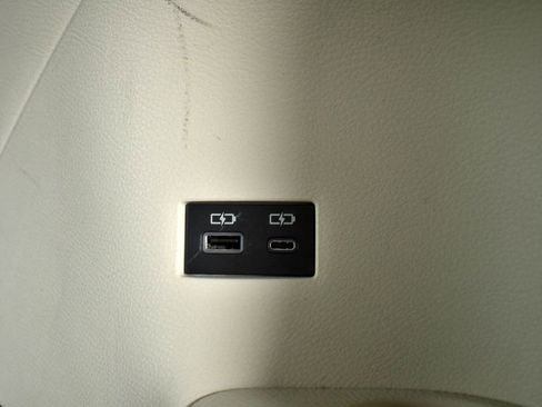 Used 2021 Toyota Sienna Limited image 26