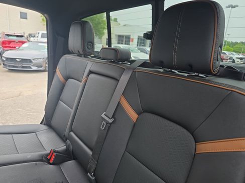 Used 2023 GMC Canyon AT4 w/ AT4 Premium Package AWD/4WD image 14
