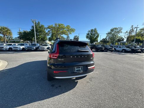 Used 2023 Volvo XC40 B5 Plus w/ Protection Package Premier image 14