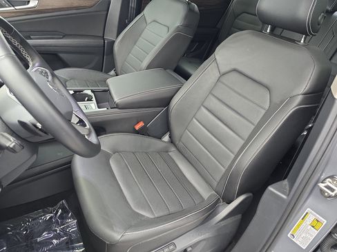 Certified 2025 Volkswagen Atlas SEL AWD/4WD image 16