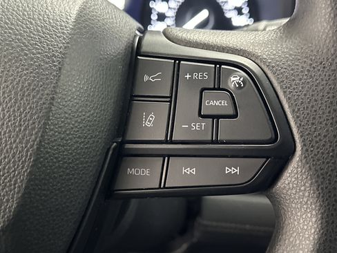 Used 2025 Toyota Sienna LE image 27