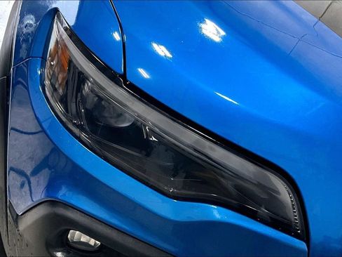 Used 2019 Jeep Cherokee Trailhawk w/ Cold Weather Group image 31