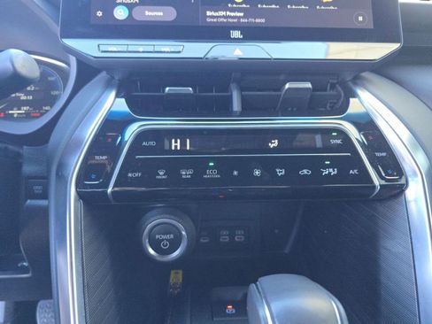 Used 2023 Toyota Venza Limited image 26