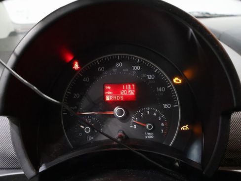 Used 2010 Volkswagen Beetle Coupe image 27