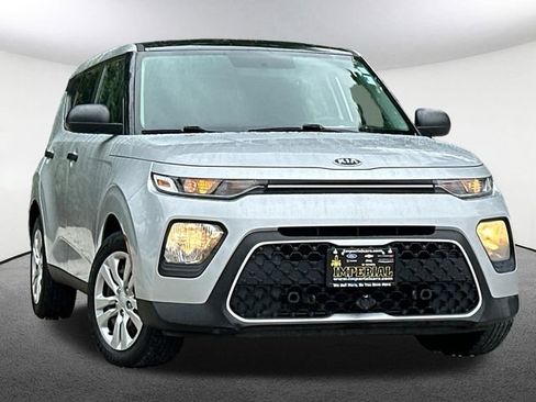 Used 2020 Kia Soul LX FWD image 2