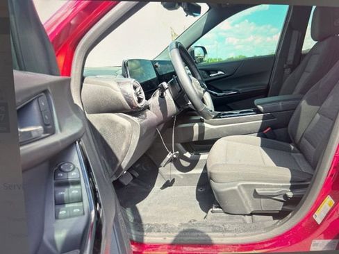 Used 2025 Chevrolet Equinox LT w/ Safety and Technology Package image 12