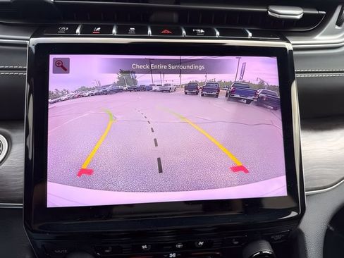 Used 2023 Jeep Grand Cherokee Overland AWD/4WD image 28