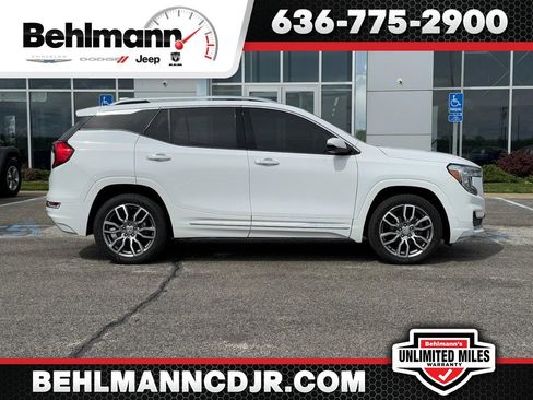Used 2023 GMC Terrain Denali AWD/4WD image 1