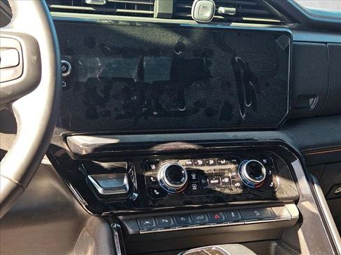 Used 2025 GMC Sierra 1500 AT4 w/ AT4 Premium Package image 17