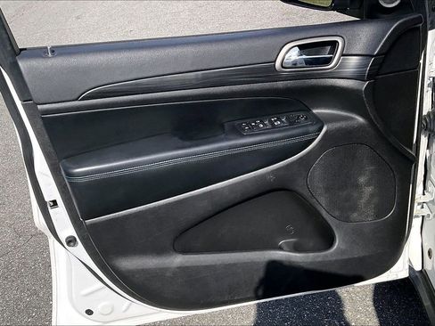 Used 2019 Jeep Grand Cherokee Laredo image 27