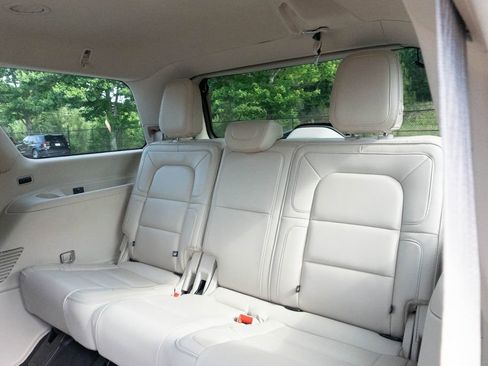 Used 2019 Lincoln Navigator Select w/ Technology Package RWD image 28