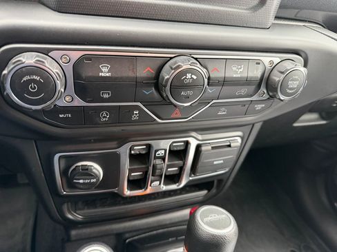 Used 2022 Jeep Gladiator Sport image 21