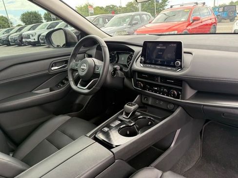 Used 2024 Nissan Rogue SV w/ SV Premium Package image 16