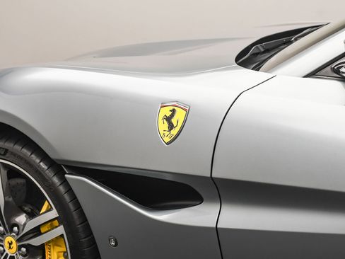 Used 2019 Ferrari Portofino image 39