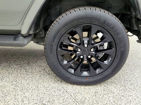 Used 2022 Jeep Wrangler Unlimited Sahara AWD/4WD image 9