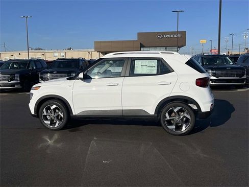Used 2026 Hyundai Venue SEL image 8