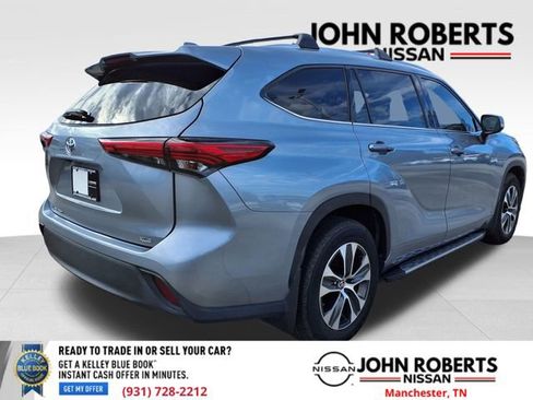Used 2021 Toyota Highlander XLE image 18