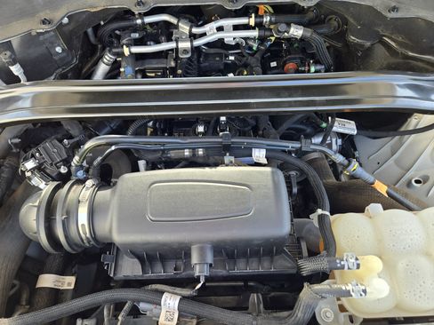 Used 2021 Ford Explorer Limited w/ Equipment Group 301A AWD/4WD image 31