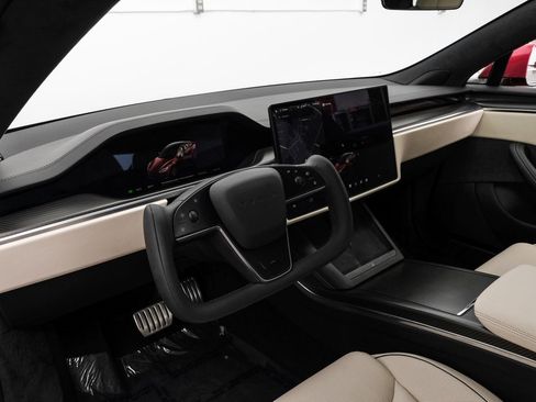 Used 2021 Tesla Model S Plaid image 3