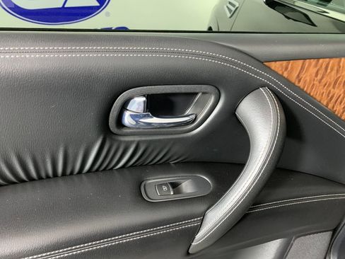 Used 2020 Nissan Armada SL image 32