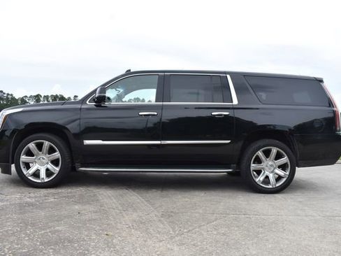Used 2020 Cadillac Escalade ESV Luxury RWD image 3