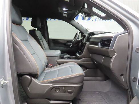 Used 2025 GMC Yukon AT4 w/ LPO, Get Active Package AWD/4WD image 38