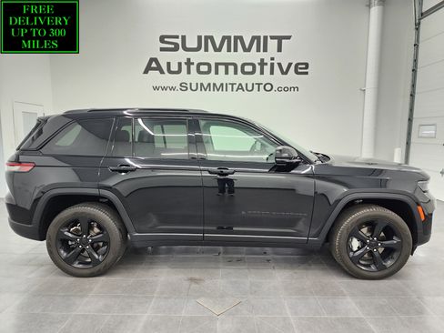 Used 2023 Jeep Grand Cherokee Limited w/ Black Appearance Package image 1