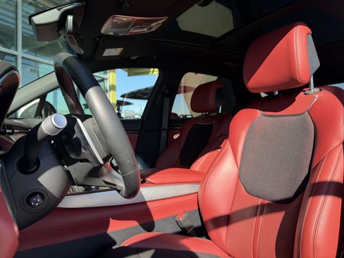 Used 2025 Genesis GV70 2.5T w/ Sport Prestige Package image 34