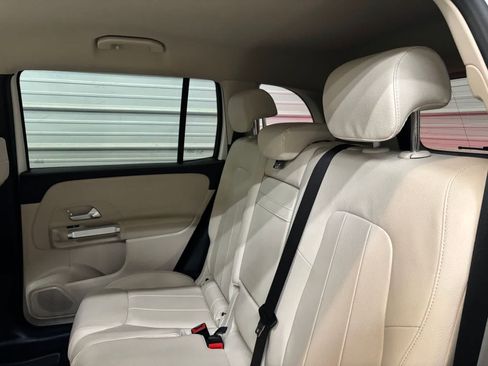 Used 2021 Mercedes-Benz GLB 250 4MATIC image 25