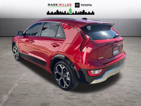 Used 2023 Kia Niro EX Touring FWD image 3