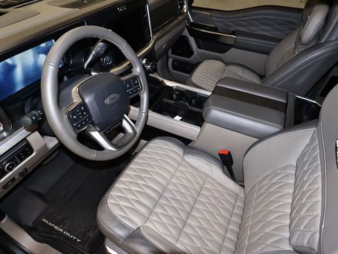 Certified 2025 Ford F350 Platinum w/ Platinum Plus Package image 37