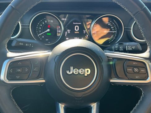 Used 2023 Jeep Wrangler Unlimited Sahara image 23
