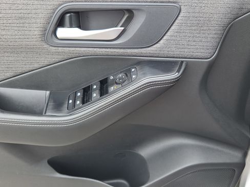 Used 2023 Nissan Rogue SV image 12