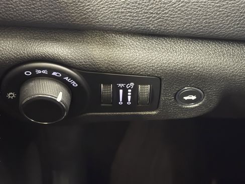 Used 2015 Chrysler 200 Limited w/ Convenience Group image 17