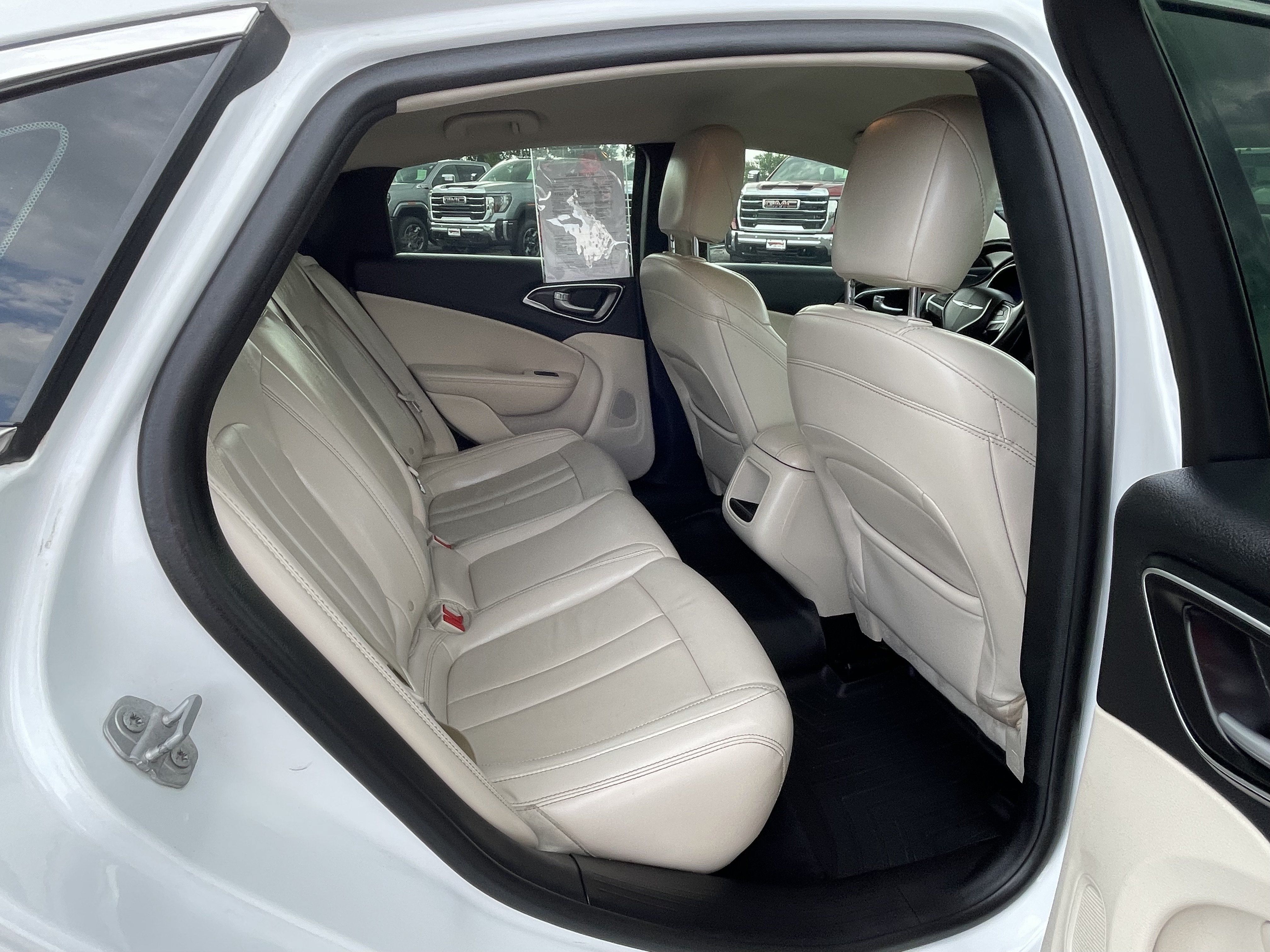 Used 2016 Chrysler 200 Limited FWD image 15