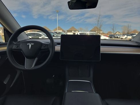Used 2023 Tesla Model Y Long Range image 3